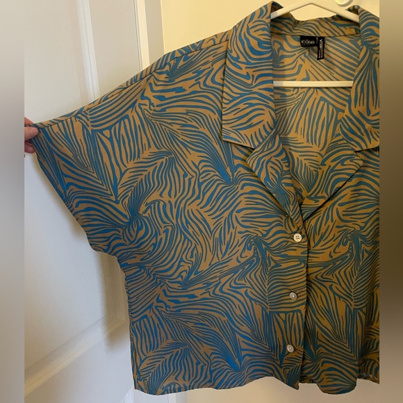 Lightweight flowy button down blouse from Simons - Picture 3 of 4